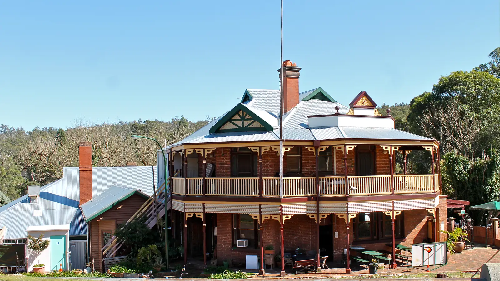 Mundaring Weir Hotel